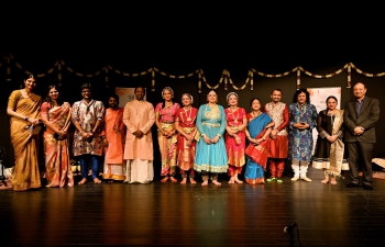 EOI Paris organized a Unity Concert as part of the #FestivalOfUnity! An evening of Kathak & Bharatnatyam -two dance forms united by the spirit of music, love & devotion